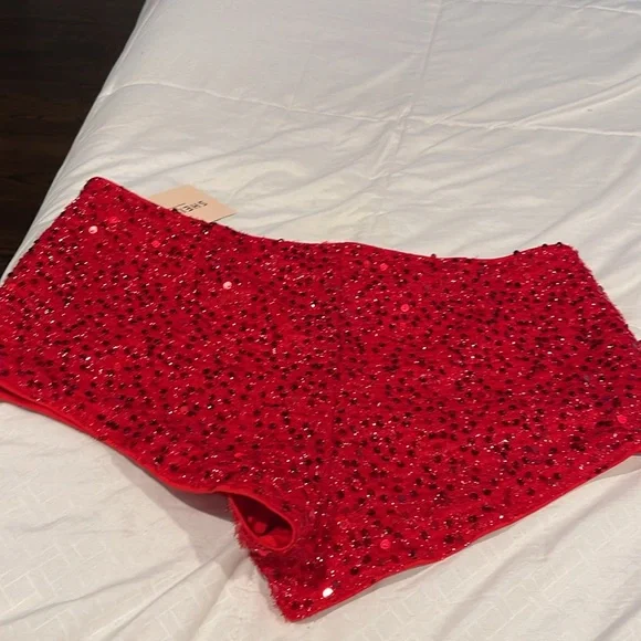 Brand new red shorts so fabulous - Picture 6 of 7